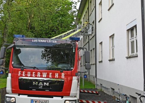 Mit der Drehleiter wurden auch die Schüler aus den oberen Stockwerken gerettet. Gemeinde Altach