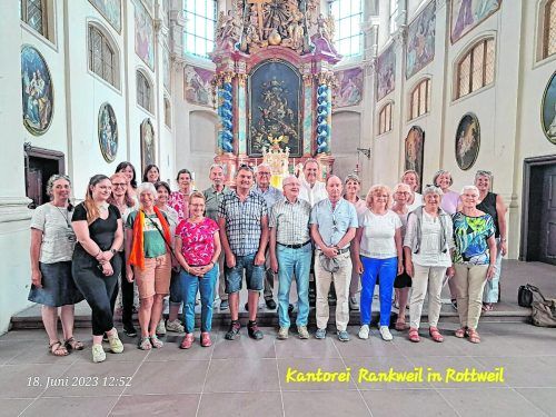 Mitglieder der Kantorei Rankweil in der gotischen Kapellenkirche in Rottweil. Kantorei Rankweil