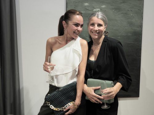 Monatti-Influencerin Claudia Purin und Modedesignerin Melanie Stocker.