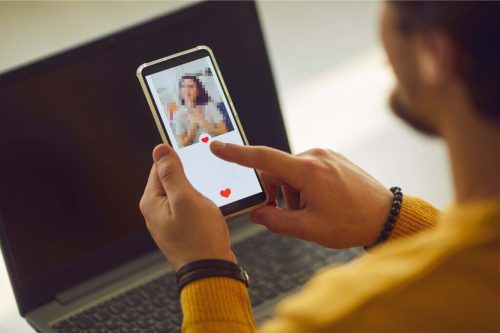 Online-Betrügereien mit „Love Scams“ boomen.  symbol/kfv