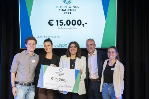 Preisübergabe bei der Future Wings Challenge 2023: Dominik Hejzak (Future Wings Challenge) Alexandra Vrhovac, Sandrine Baumgartner, Christian Szincz (Future Wings Stiftung), Sophie Wimmer (Future Wings Challenge, v. l.). Gregor Berthold