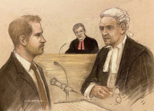 Prinz Harry beim Prozess gegen den Mirror-Verlag im Kreuzverhör durch Andrew Green.  ap
