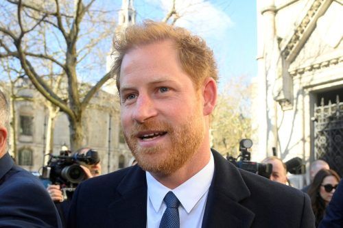 Prinz Harry ließ sich gestern entschuldigen. Heute soll er nun vor Gericht erscheinen.  ap