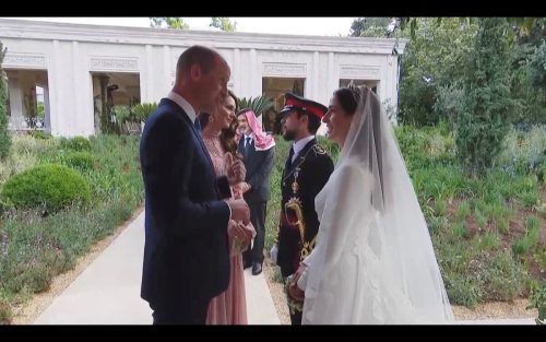 Prinz William und Prinzessin Kate gratulieren dem Brautpaar.