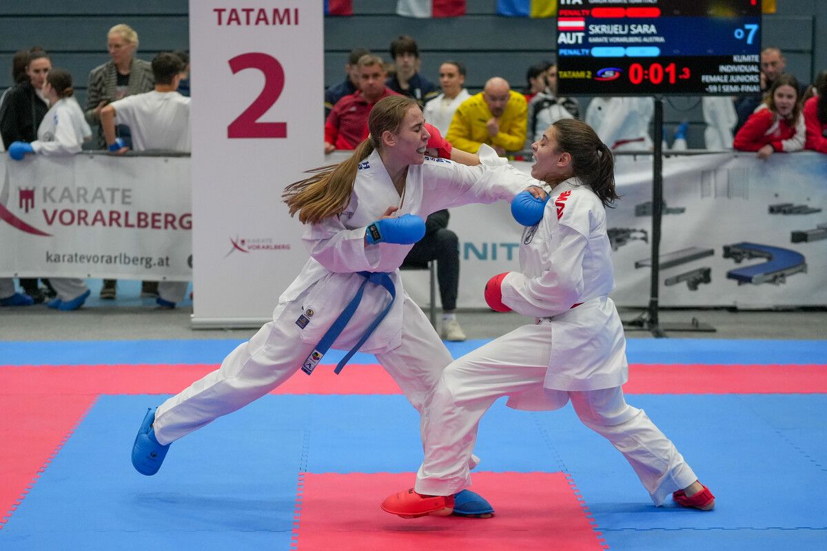 EM-Starterin Sara Skrijelj (l.) erkämpfte sich den Turniersieg in der Klasse bis 61 kg bei den Unter-21-Jährigen.⇒Karate Vorarlberg/3