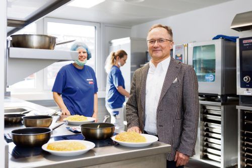 Seit über zehn Jahren führt Martin Henck den Lebensmittelproduzenten Hilcona und sorgt mit Innovation für steigende Umsätze.  FA/Schnalzger