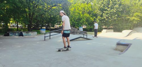 Skater Merlin machte eine Lehre bei Carmelo Ozzimo im Pipeline-Skatershop. Bis heute sind die beiden befreundet. vha/3