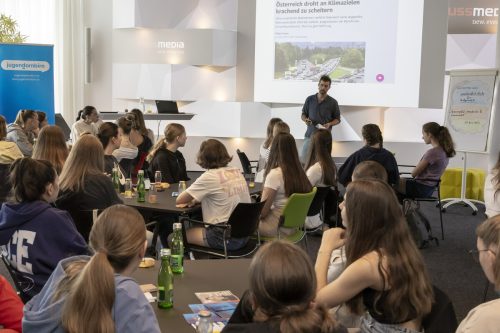 Stefan Schartmüller vom aha hat den Input für die Jugendlichen vorbereitet.