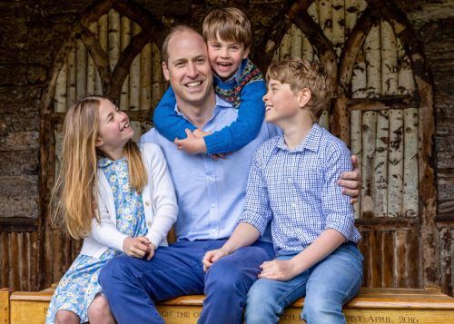 Stolzer Papa. Der Kensington Palast veröffentlichte zum britischen Vatertag ein neues Bild von Prinz William und seinen Kindern. afp