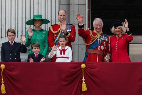Strahlende Royals winkten zum Abschluss vom Balkon des Buckingham Palasts. AFP