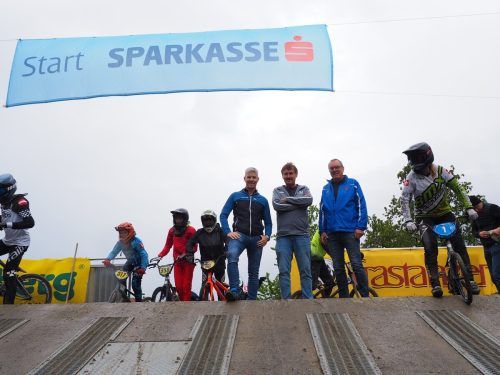 Thomas Schreiber, Herbert Dür und Arno Sprenger anlässlich der Vertragsunterzeichnung. bmx bludenz