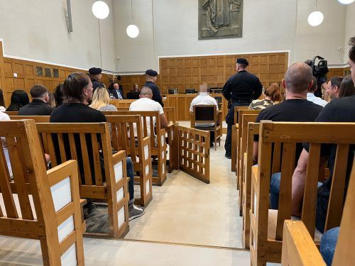 Über 60 Menschen hatten im Landesgericht Feldkirch den teils emotionalen Prozess verfolgt. VN/Plesch