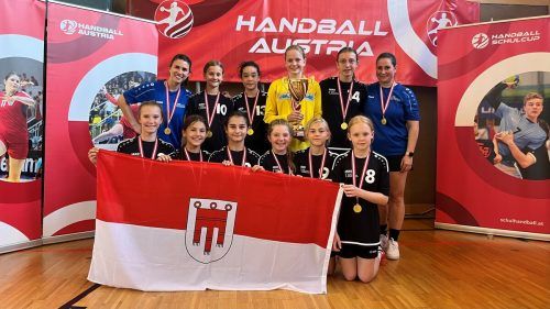 Victoria Maringer, Annika Geisler, Amelie Geppert, Hanna Schneider, Liv Neyer, Verena Schlichtling (hinten v. l.), Felicia Jürgens, Emma Sohm, Maria Adamyan, Lena Salzmann, Romina Steiner und Keshia Schmid (vorne v. l.). Privat