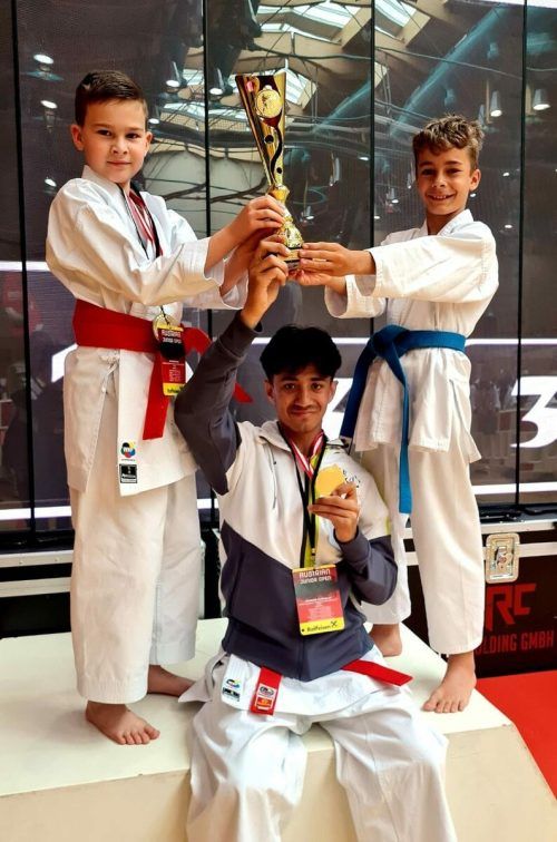 Viele Medaillen gab es wieder für die Karatekas. Karate Zanshin