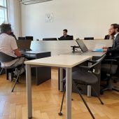 Betrunkener trat mit „Hölzler“ zu