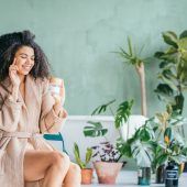 Hyaluron, Vitamin C, Retinol – aktive Wirkstoffe in der Kosmetik