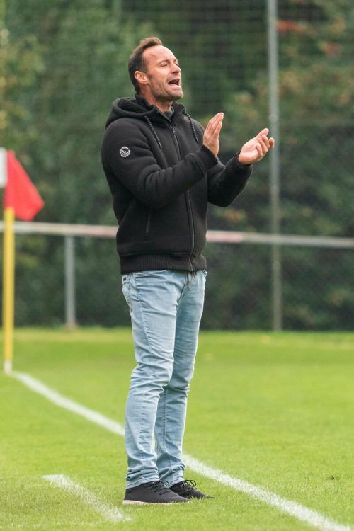 Wolfurts Coach Joachim Baur will sein Team heute zum Sieg pushen. stiplovsek