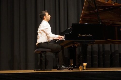 Yunus Kaya setzte bei der Kunstausstellung in Altach einen Glanzpunkt.  N. Walter