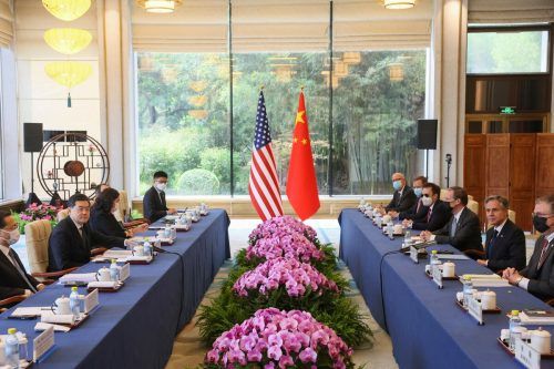 Zu Beginn der Gespräche saßen sich die Minister mit ihren Delegationen im Staatsgästehaus Diaoyutai gegenüber. AFP, AP