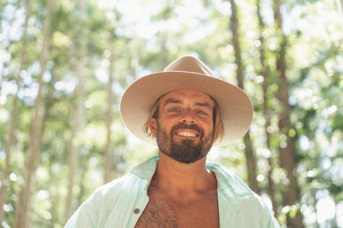Am ersten Poolbar-Samstag rockt der australische Singer-Songwriter Xavier Rudd die Open-Air-Bühne. Veranstalter