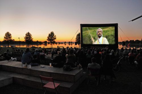Am Ufer des Bodensees werden aktuelle Filmproduktionen gezeigt.  AJK