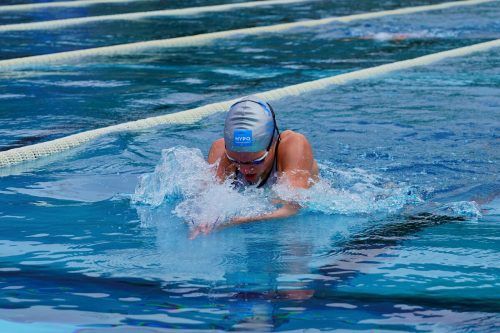 Anabel Huth war mit zwölf Titeln die überragende Teilnehmerin bei der Landesmeisterschaft, holte sich Rang eins in der Pokalwertung und erzielte über 100 m Brust eine neue Vorarlberger Jugendbestleistung.  Antal Huth