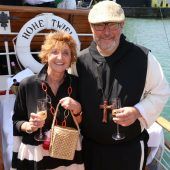 Festlaune am Schiff