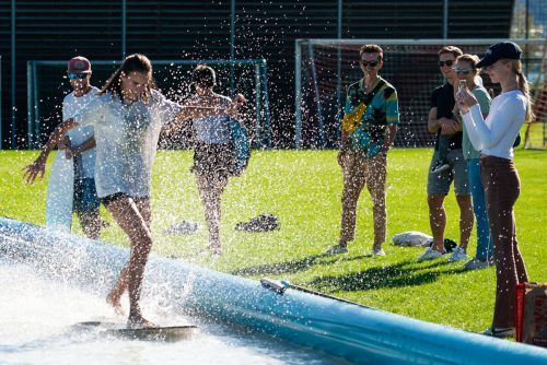 Auf der Parki-Party kann man Skimboarding, einen neuen Trendsport, ausprobieren. Gde
