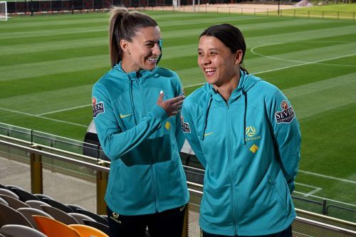 Australiens Kapitänin Sam Kerr (rechts) und Vize Steph Catley. afp