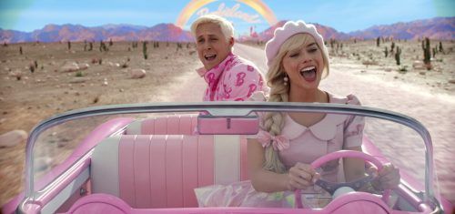 „Barbie“ erzählt die Geschichte von Barbie und Ken, die in der pinken und scheinbar perfekten Welt von Barbieland glücklich sind. ap