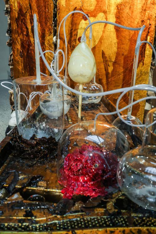 Behälter aus Muranoglas, die der „Rakete“ den Treibstoff zuliefern.