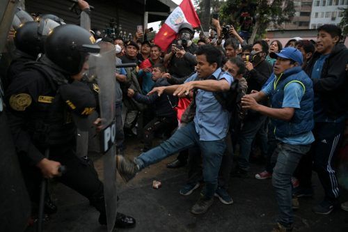 Bei einer Demonstration in Lima kam es zu Zusammenstößen zwischen Gegnern der peruanischen Präsidentin Dina Boluarte und der Polizei. AFP