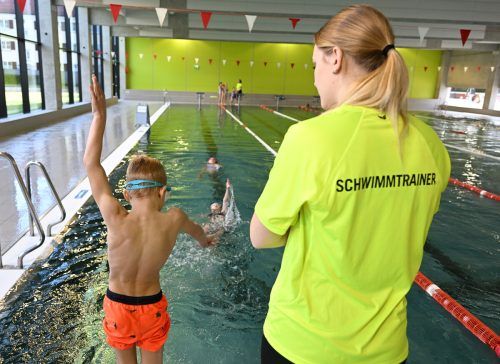 Bei immer mehr Kindern im Volksschulalter mangelt es an den notwendigen Schwimmfähigkeiten.  APA