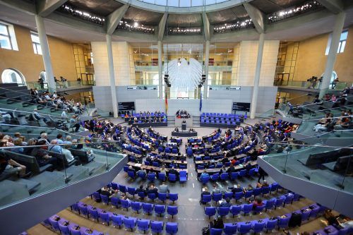 Beide Entwürfe verfehlten im Bundestag in Berlin die Mehrheit. Reuters