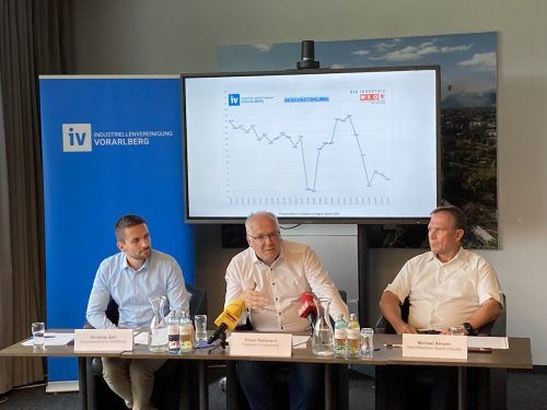Christian Zoll und Elmar Hartmann (IV), Michael Amann (WKV). IV