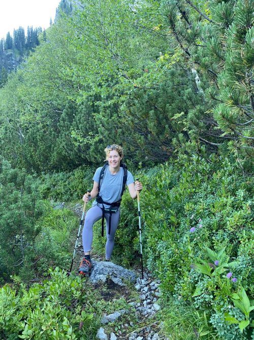 Claudia Gamon letzten Sommer auf dem Weg auf den Panüelerkopf. privat