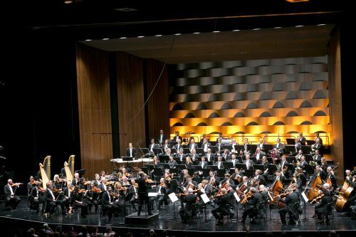 Das 1. Orchesterkonzert der Wiener Symphoniker leitete der junge Dirigent Giuseppe Mengoli.  Bregenzer Festspiele/Dietmar Mathis (2)