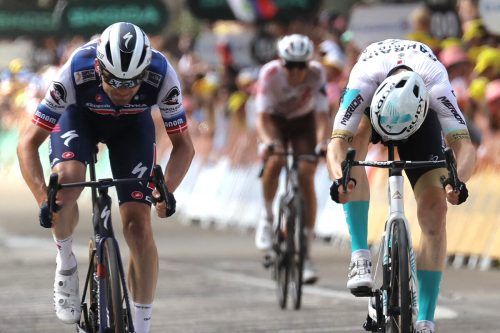 Das Fotofinish der 19. Etappe zwischen dem Dänen Kasper Asgreen und dem Sieger Matej Mohoric (rechts) aus Slowenien. afp