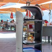 Ein Roboter als Hilfskellner