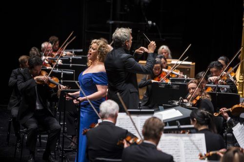 Das Orchesterkonzert mit Dirigent Dirk Kaftan und Sopranistin Rachel Willis-Sorensen begeisterte das Publikum.  BF/Lisa Mathis