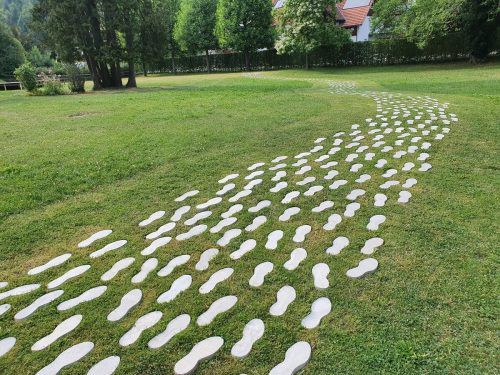 Der „Blumenegger Skulpturenpark“ präsentiert Werke von Hubert Lampert. Schiretz (2)