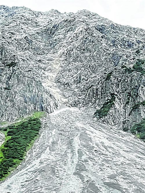 Der Großteil des Materials kam auf einem Schuttkegel zum Liegen. Die Stelle, an der die Sicherungsmaßnahmen durchgeführt werden, ist laut illwerke vkw schwer zugänglich.