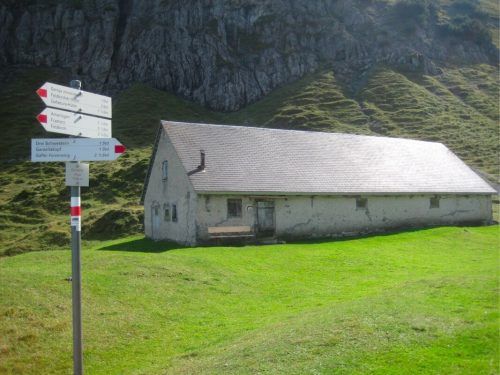 Der Wanderweg ist aufgrund eines Murenabgangs zwischen Garselli-Eck und Garsella-Alpe bis voraussichtlich Samstag gesperrt. bandi köck