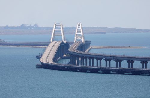 Die Brücke verbindet das Festland Russlands und die annektierte Krim.  Reuters