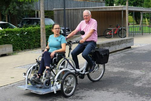 Die erste Testfahrt wurde von Wilhelm Sutterlüty und Elke Fitz absolviert.  ME