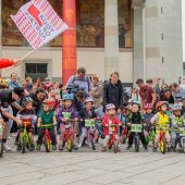 Volksfeststimmung an der Strecke