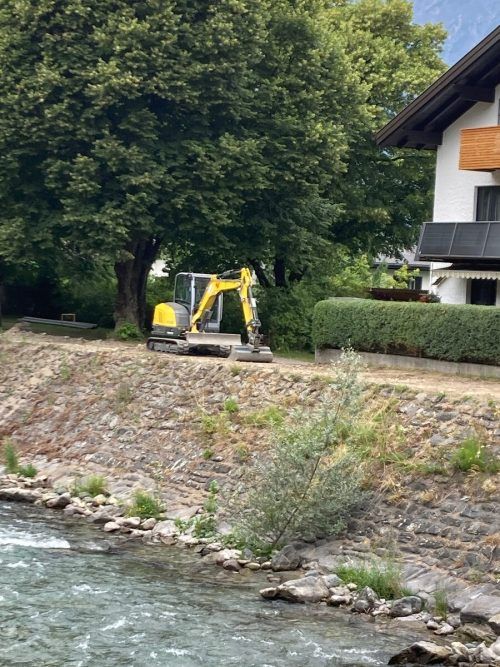 Die linke Seite des Litzdamms ist im Moment aufgrund der Grabungsarbeiten gesperrt. str