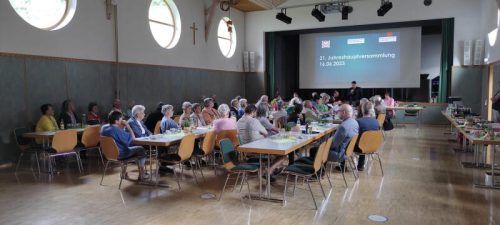 Die Mitglieder verfolgten interessiert die Jahreshauptversammlung.   dob