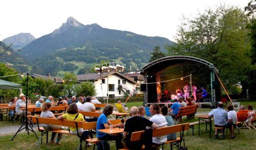 Die Sommerbar findet in Schruns zwischen Bahngleis und Litz statt und dauert noch bis kommenden Sonntag. sco (2)