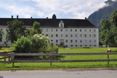 Die Volksschule St. Peter befindet sich im Kloster St. Peter.    Stadt Bludenz